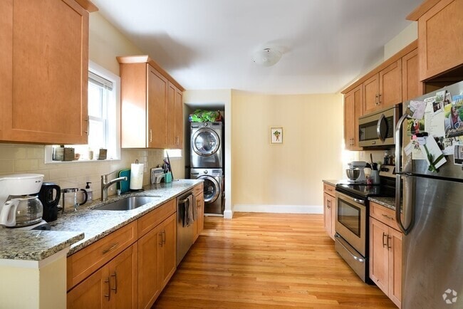 Building Photo - 393 Washington St Unit 2 Rental