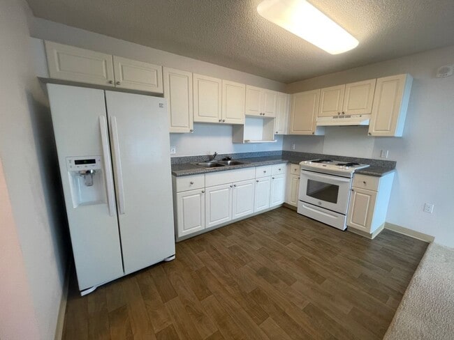 Photo - 1 Bed 1 Bath 1 Parking in 801 South! Water & Sewer included! Unidad 2203