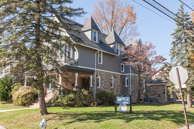 Photo - 125 Windsor Ave Unit First Floor