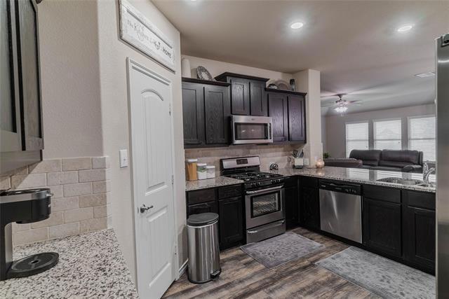 Photo - 562 Jamestown Ln