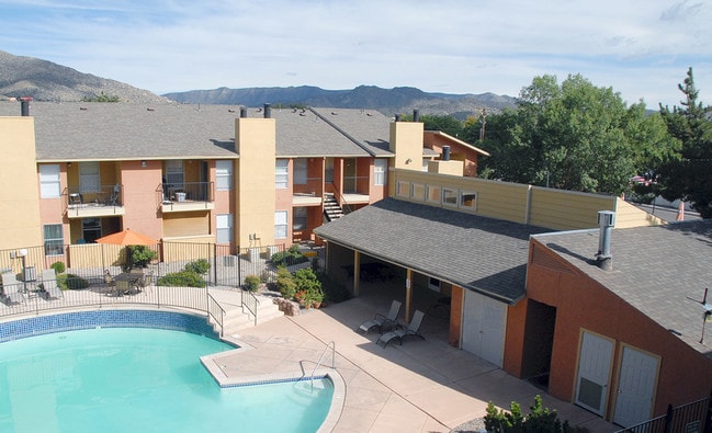 Arrowhead Pointe