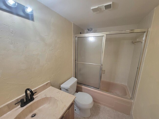 Photo - 7900 NW 50th St Unit 304
