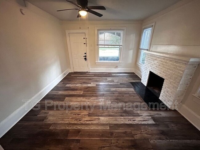 Photo - 2561 Rosselle St