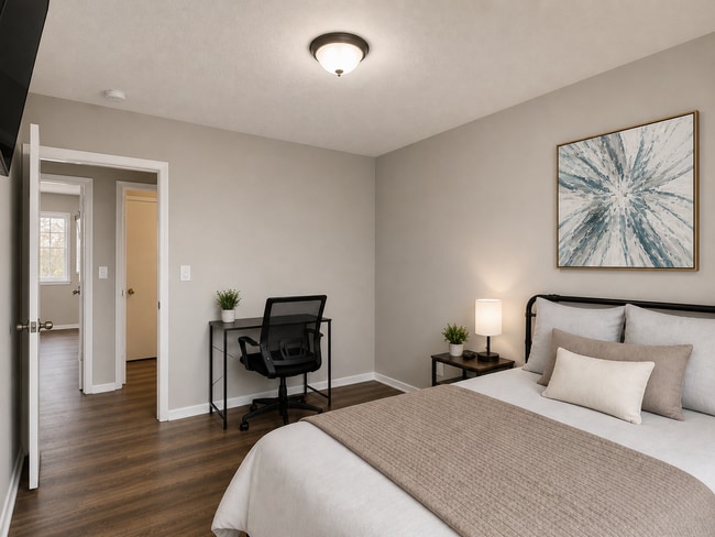 Photo - 1045 Forest-