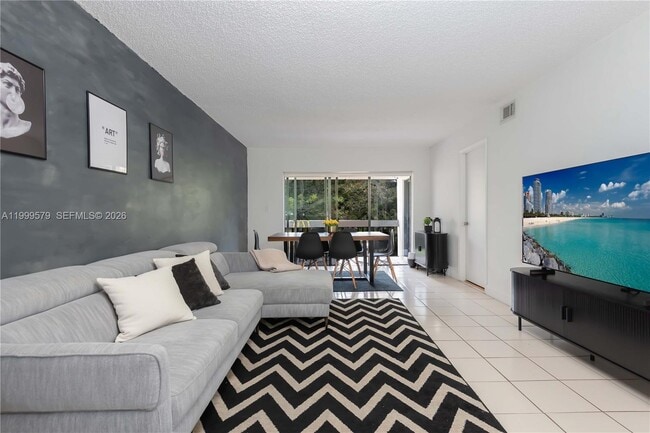 Building Photo - 8885 Fontainebleau Blvd Unit 205