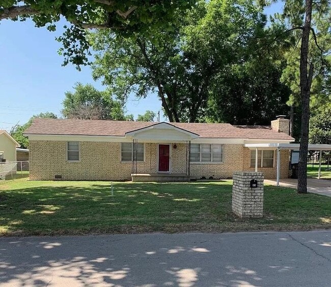 Building Photo - 514 E Center St