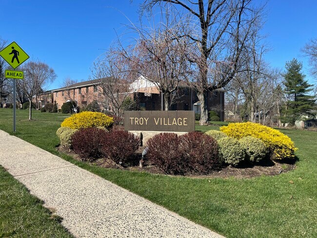 Main Entrance - 7 Troy Dr Unit 7 Troy Dr