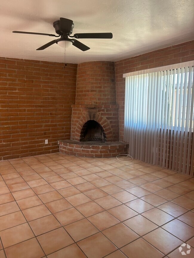 Building Photo - FOR RENT Rental