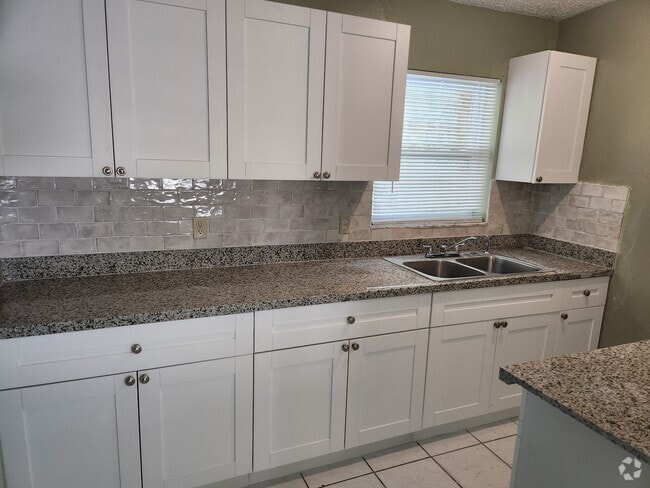 Building Photo - 4269 NW 89th Ave Unit Updated 1bedroom 1.5 bath Rental