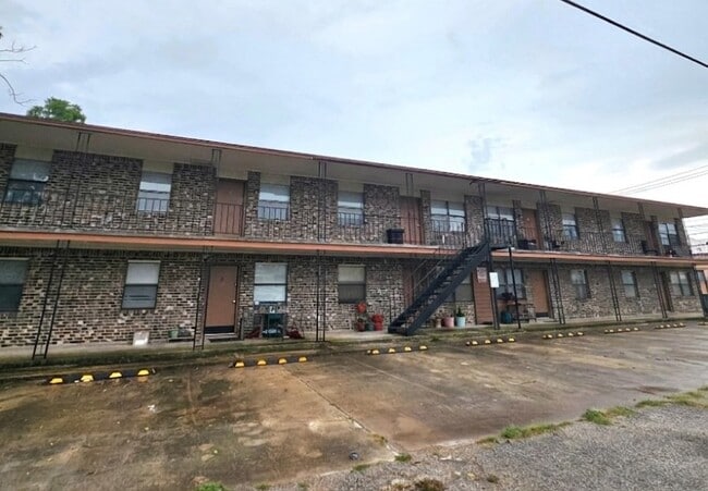 102 E Avenue A
