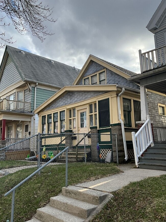 Building Photo - 3127 N 34th St Unit 3127A N 34th St