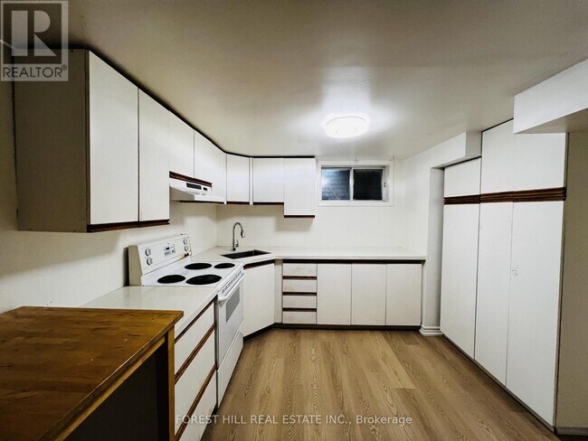 Photo - 420 Grove St E