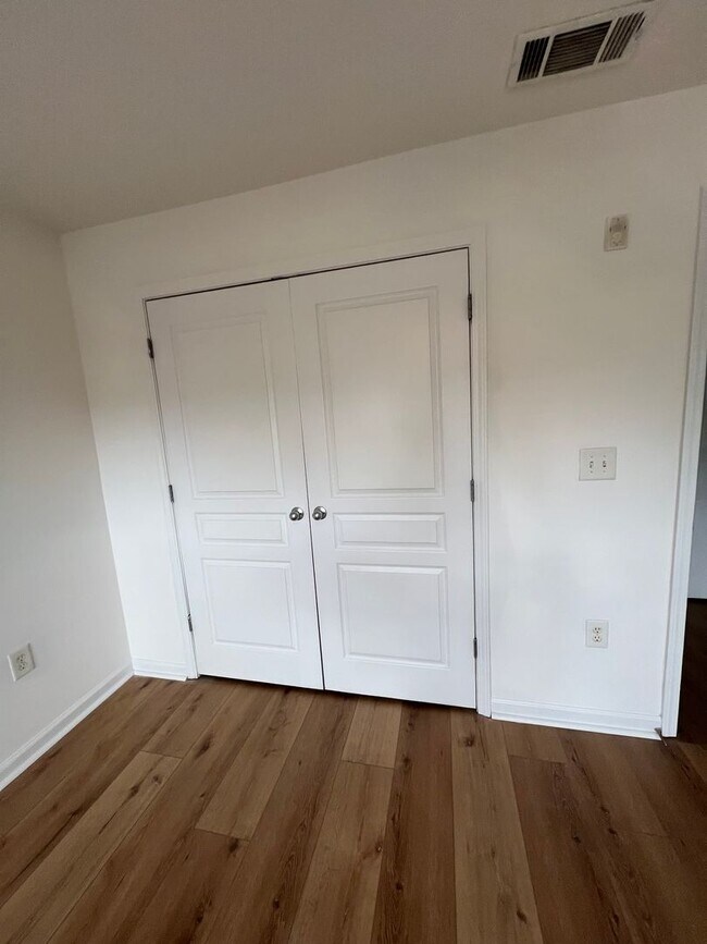 Photo - 16-1611 Summers Unidad 16-1611 - C