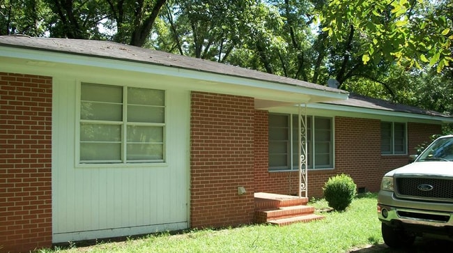Building Photo - 713 Strout Ave