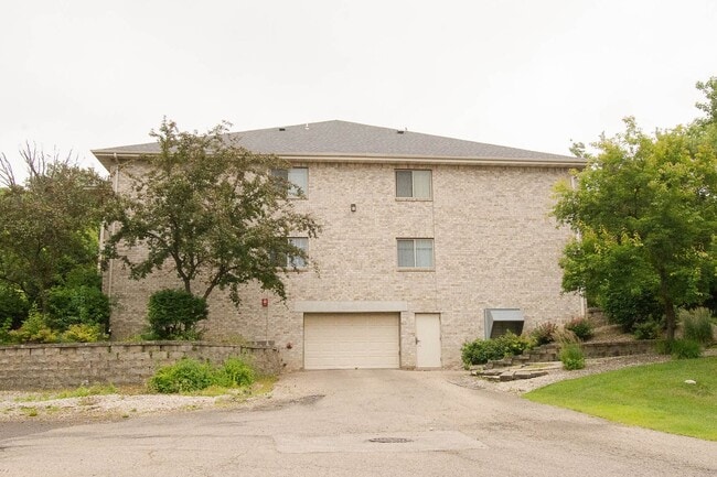Photo - Beautiful 1 Bedroom in with Underground Heated Garage!