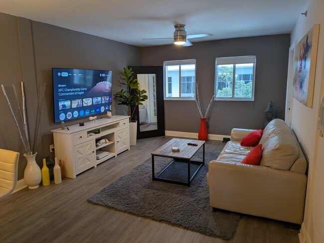 Photo - 201 NW 7th St Unidad #202 Rental