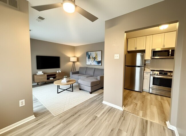 Building Photo - 214 Meadowview Ln