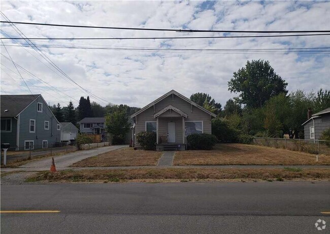 Building Photo - 2 BD 1 BA home with easy transit