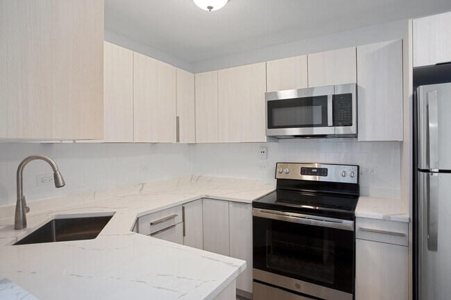 Photo - 6826 N Ridge Blvd Unit 406