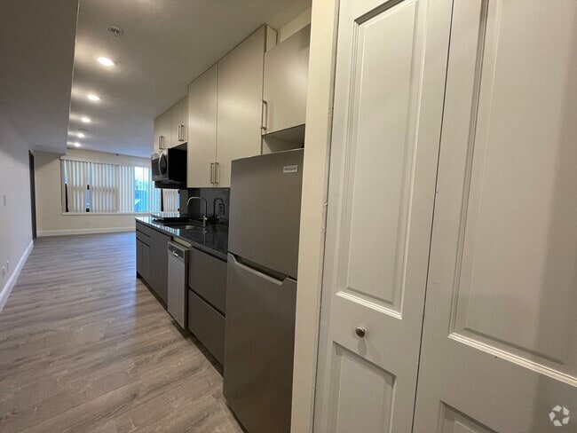 Building Photo - 1028 Commonwealth Ave Unit 402 Rental