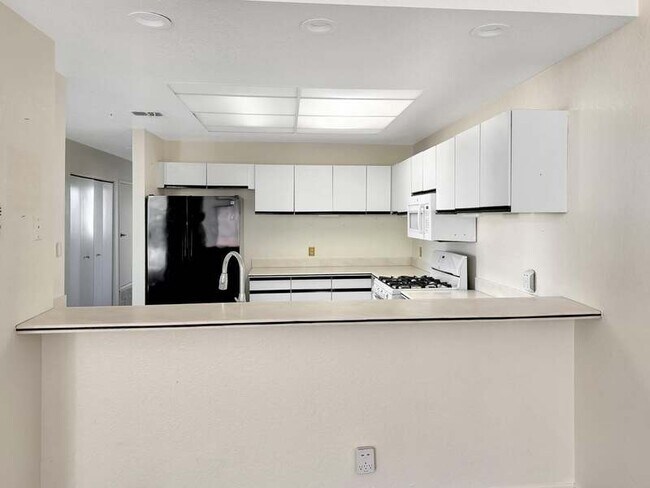 Photo - 2601 S Broadmoor Dr