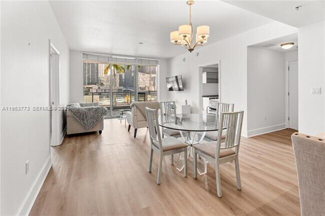 Photo - 90 SW 3rd St Unidad 90 SW 3rd St  1115