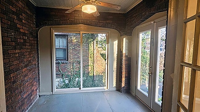 Photo - 2610 Woodlawn Dr
