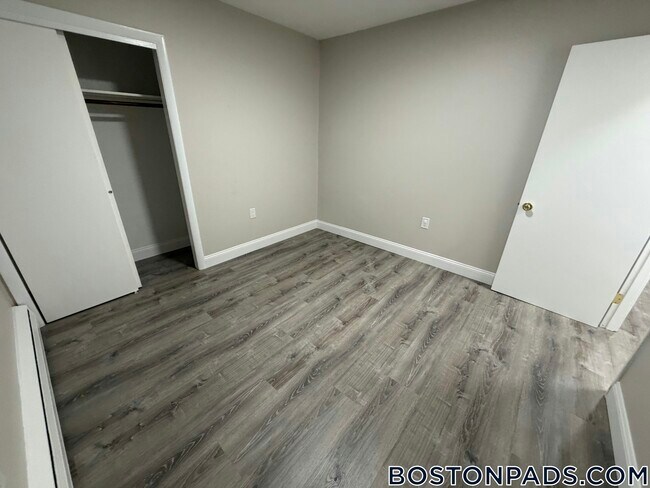 Photo - 18 Waugh St Unit 10