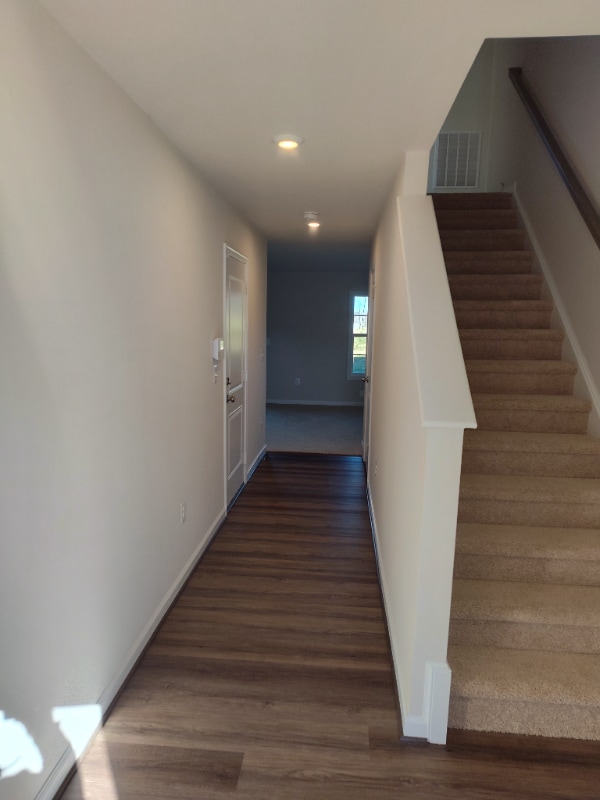 Photo - 409 Willowshire Ct