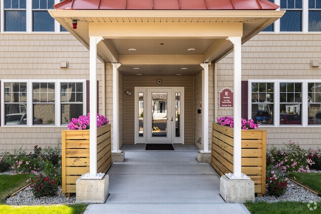 Entrance - 175 James St