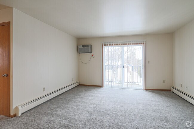 2BR, 1BA - 673SF - Living Room