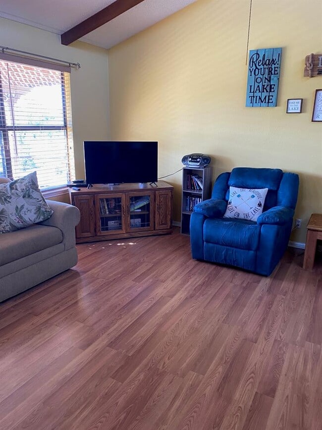 Photo - 209 Crest Dr