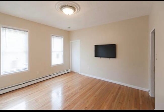 Photo - 320 Maverick St Unit 2
