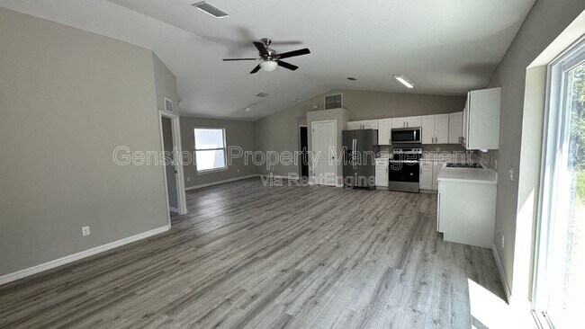 Photo - 327 Lester Ave S