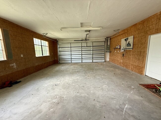 Photo - 915 W Kings Rd