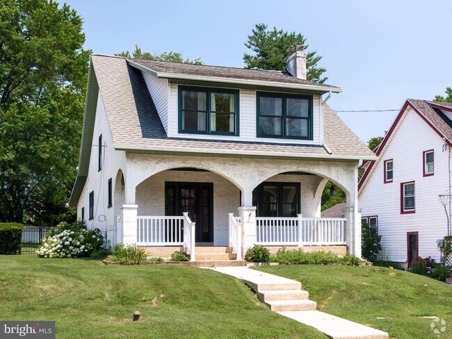 Building Photo - 25 Manor Rd Rental