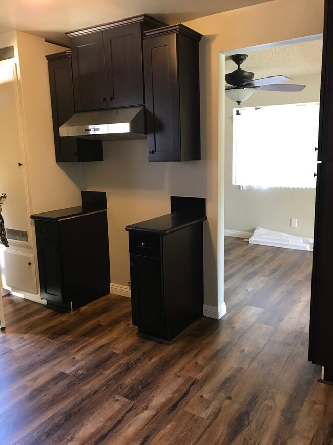 300 W Lohart Ave