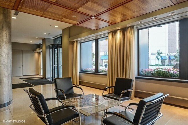 Photo - 600N N Kingsbury St Unidad 1011