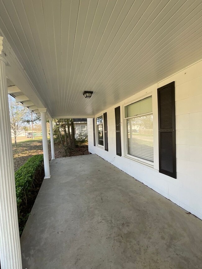 Photo - 613 W. First Street