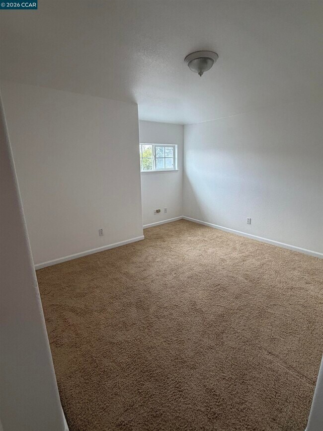 Photo - 350 Caroni St