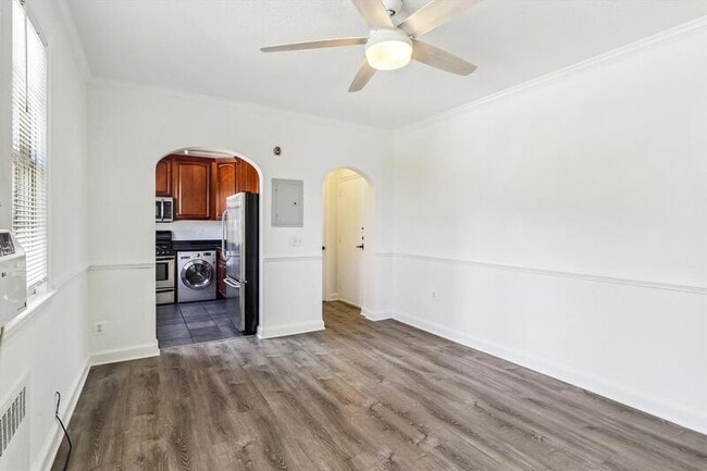 Building Photo - 3028 Wisconsin Ave NW Rental