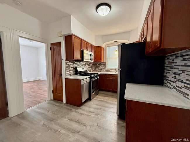 Building Photo - 78-52 85th St Unit 2