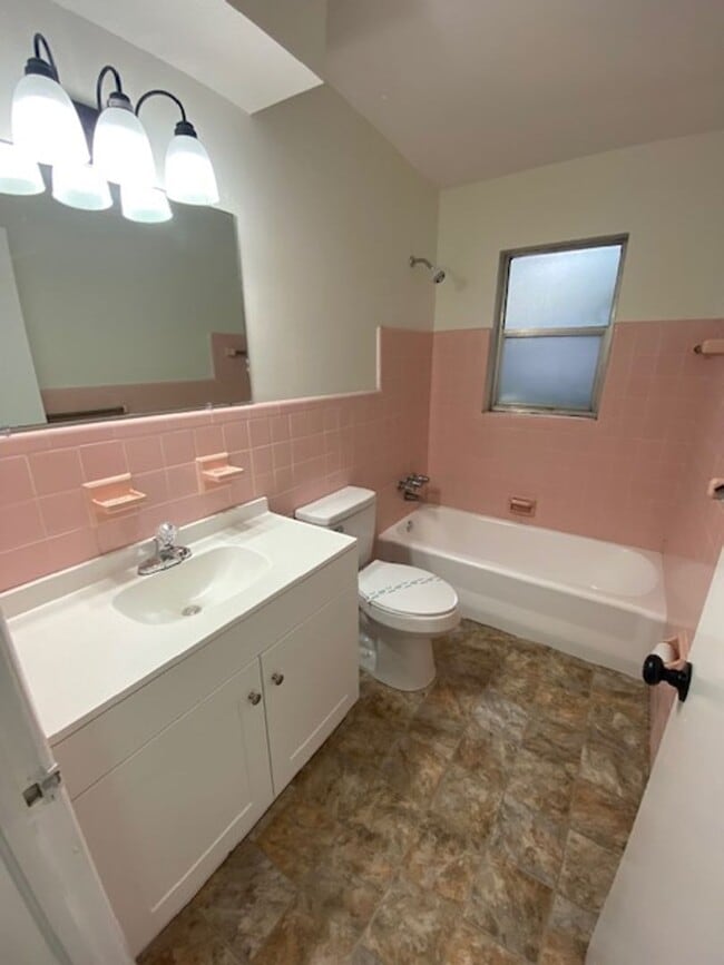 Photo - 2 Bed 1 Bath Home | Pet Friendly | Washer ...