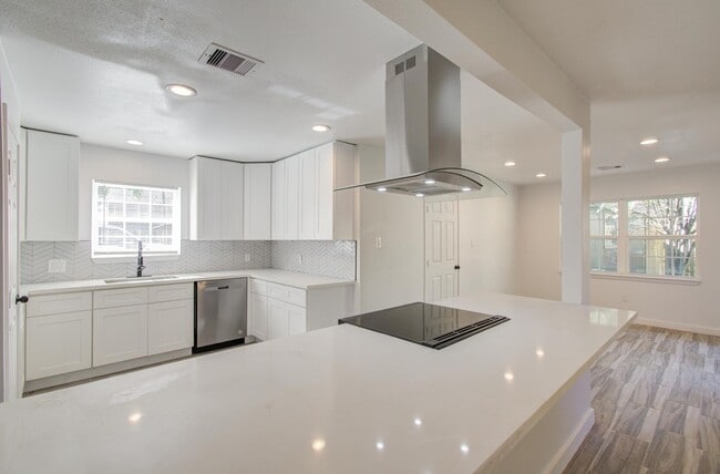 Photo - 591 River Plantation Dr