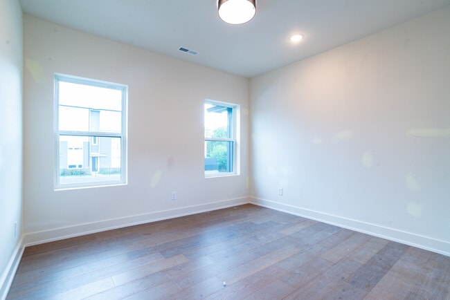 Photo - 979 Dozier Pl