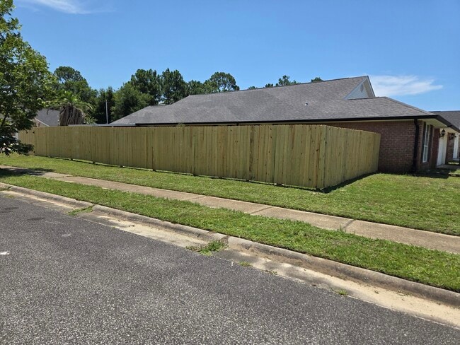 Building Photo - 610 Randall Roberts Rd Rental