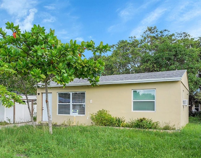 Photo - 2403 SW 8th St