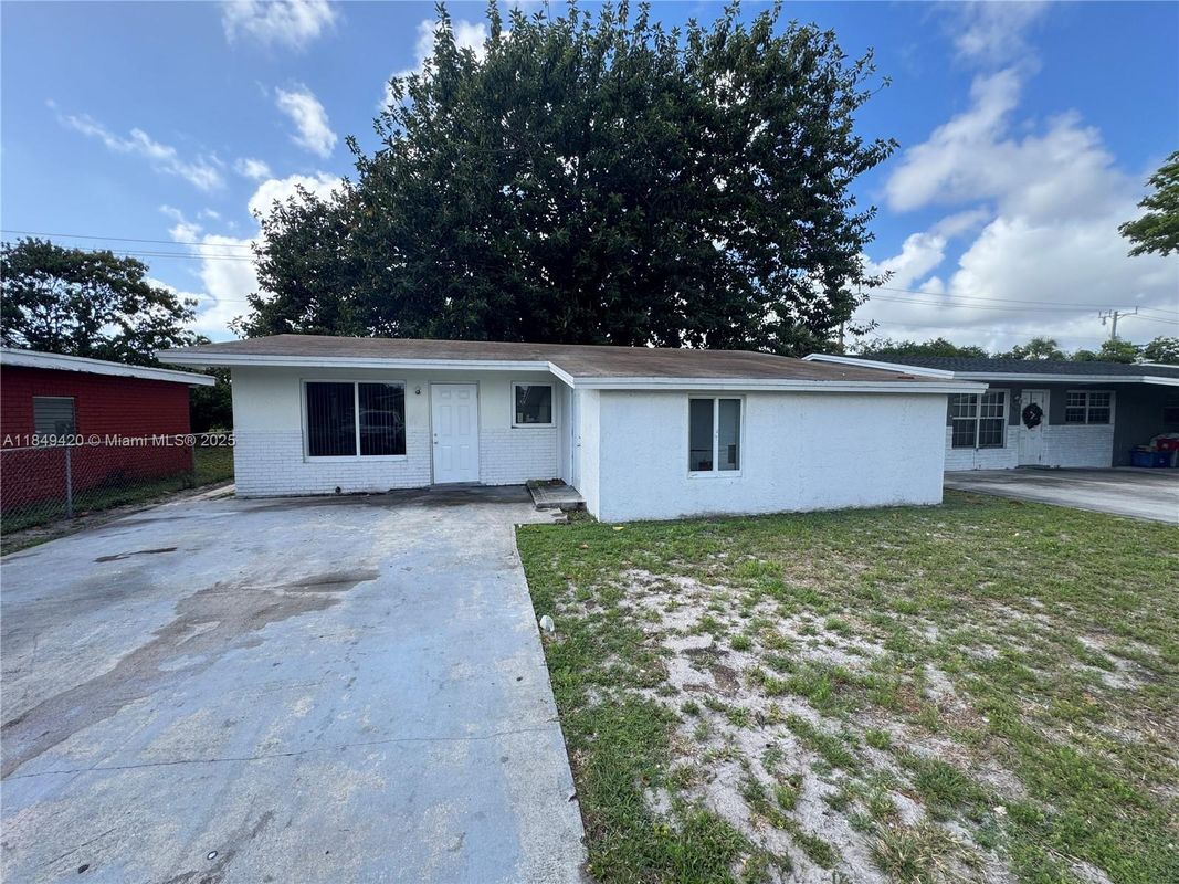 Photo - 2720 NW 2nd St Casa