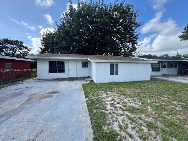 Building Photo - 2720 NW 2nd St Rental