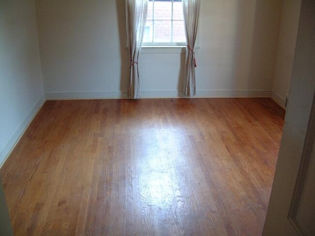 bedroom - 4011 Veazey St NW